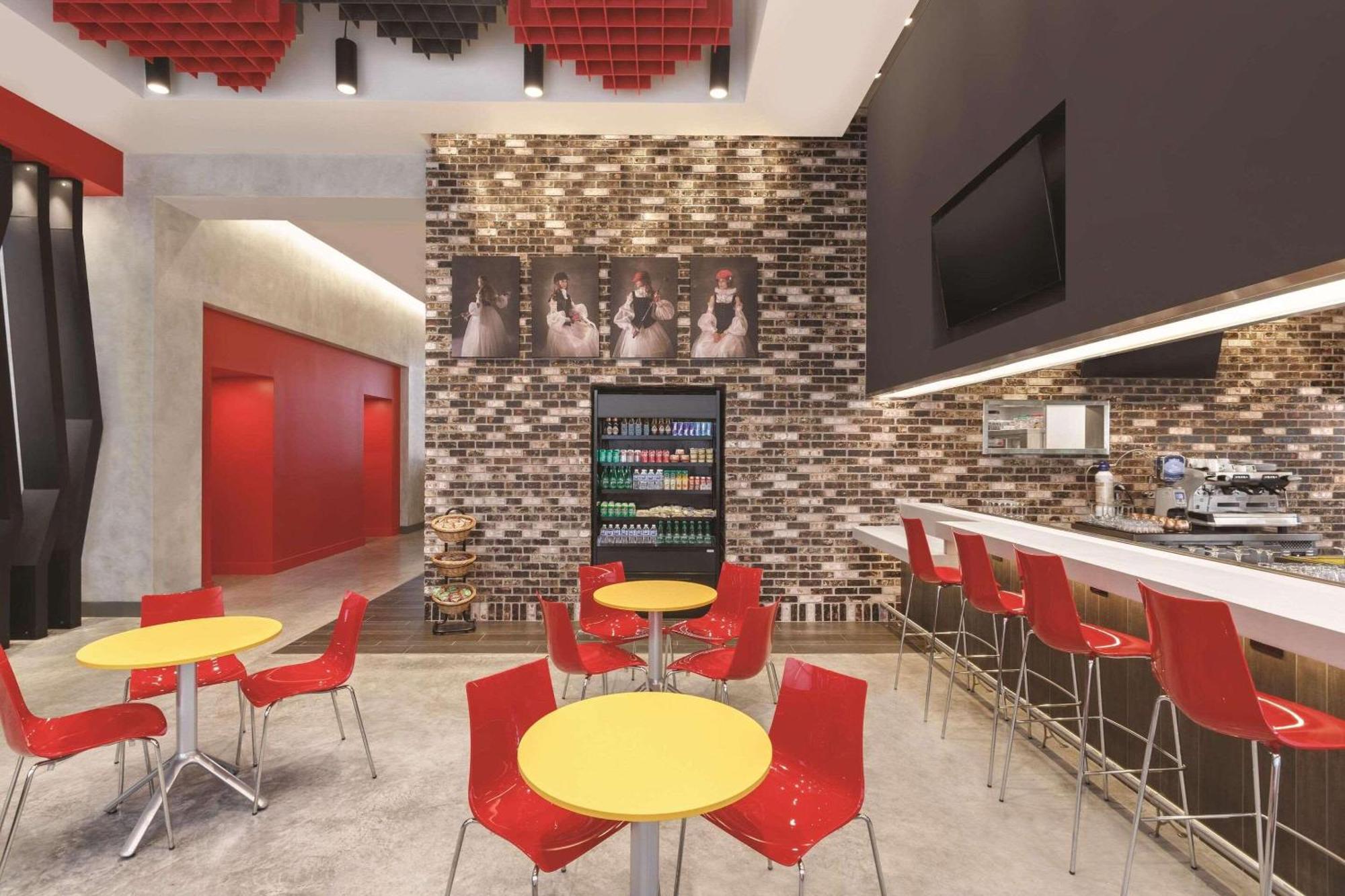 Hotel Radisson Red Miami Airport