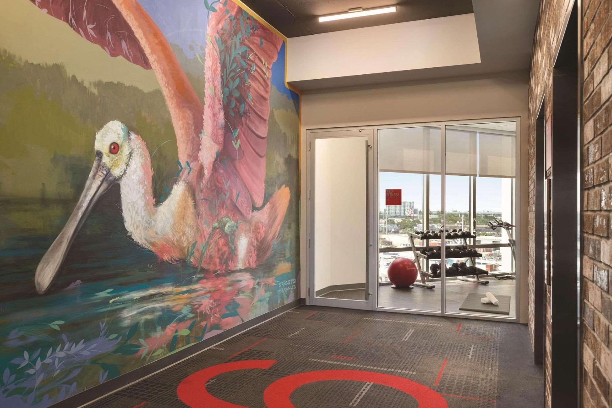 Radisson Red Miami Airport 3*