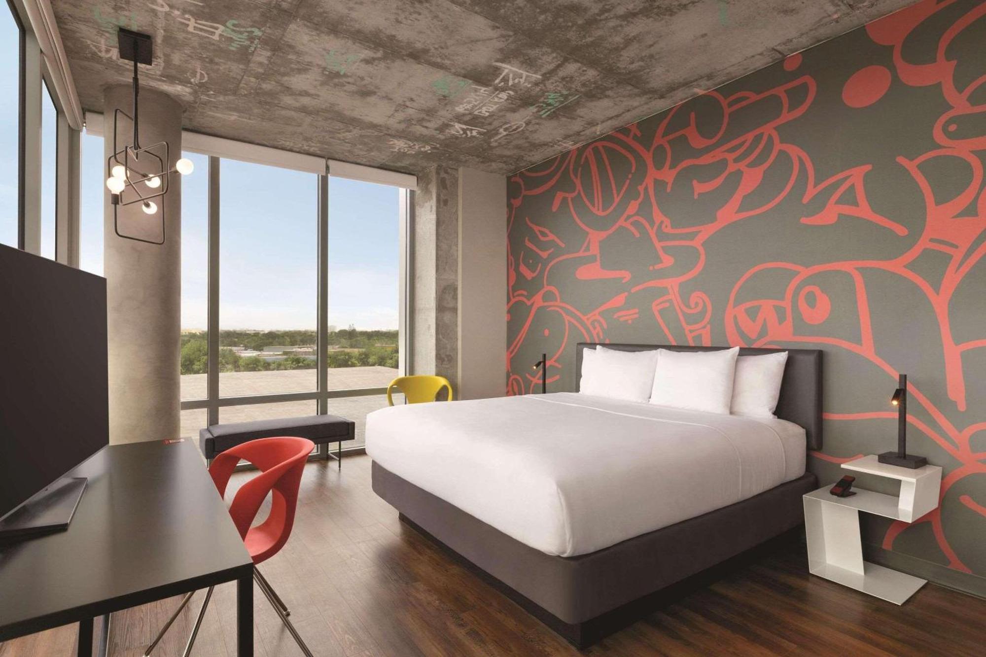 Radisson Red Miami Airport