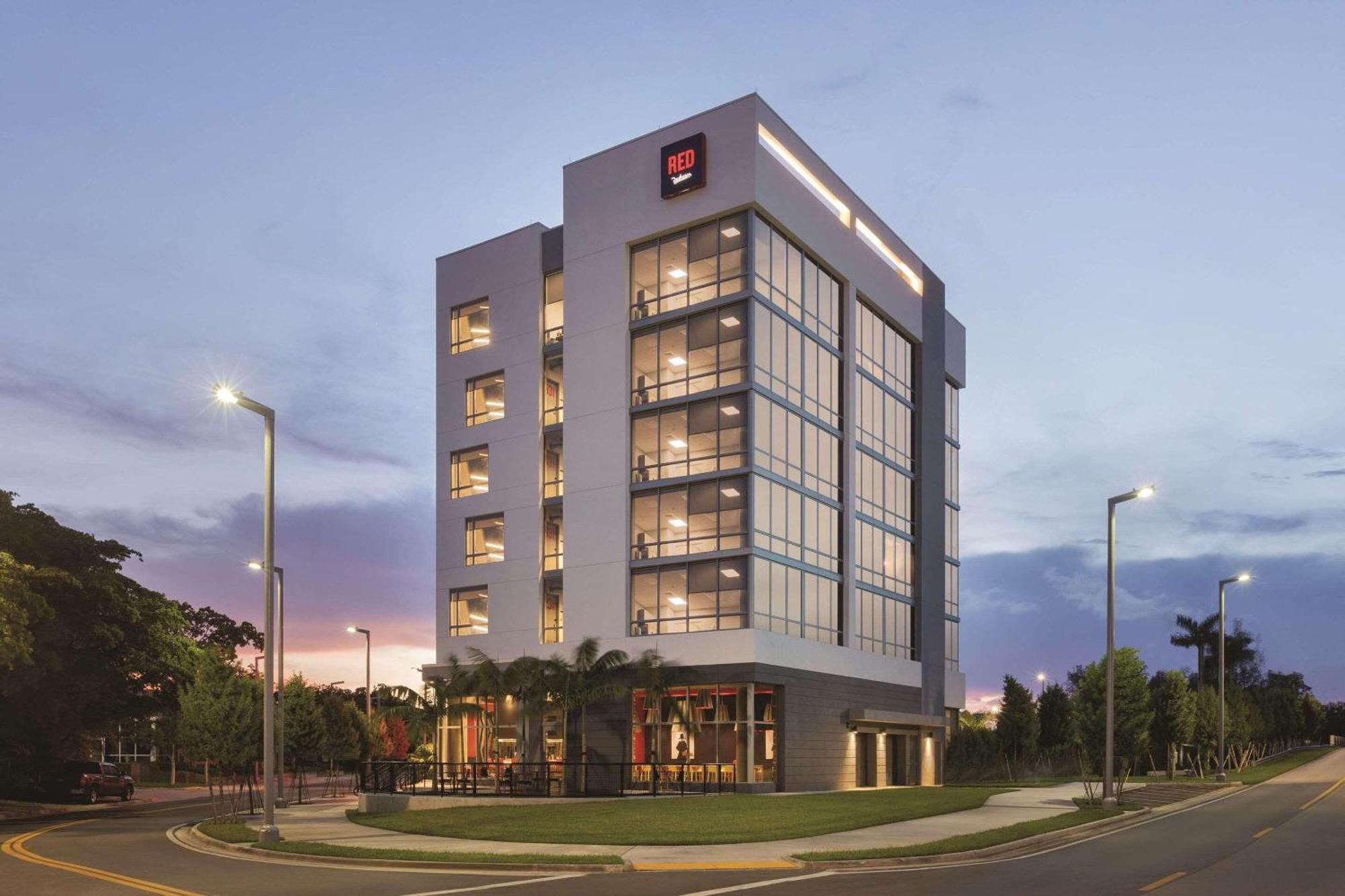 Radisson Red Miami Airport 3* Miami Springs