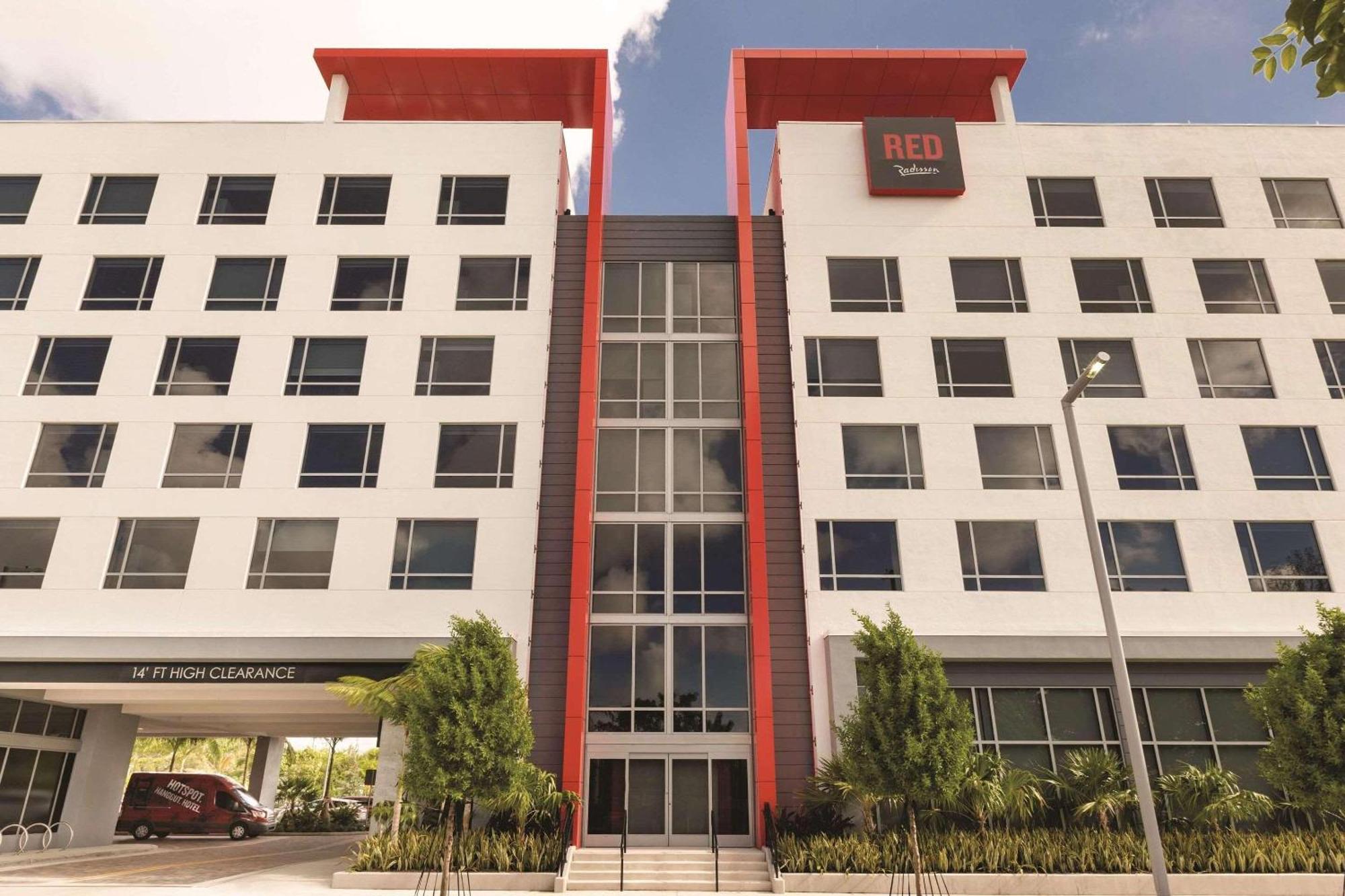 Radisson Red Miami Airport Hotel